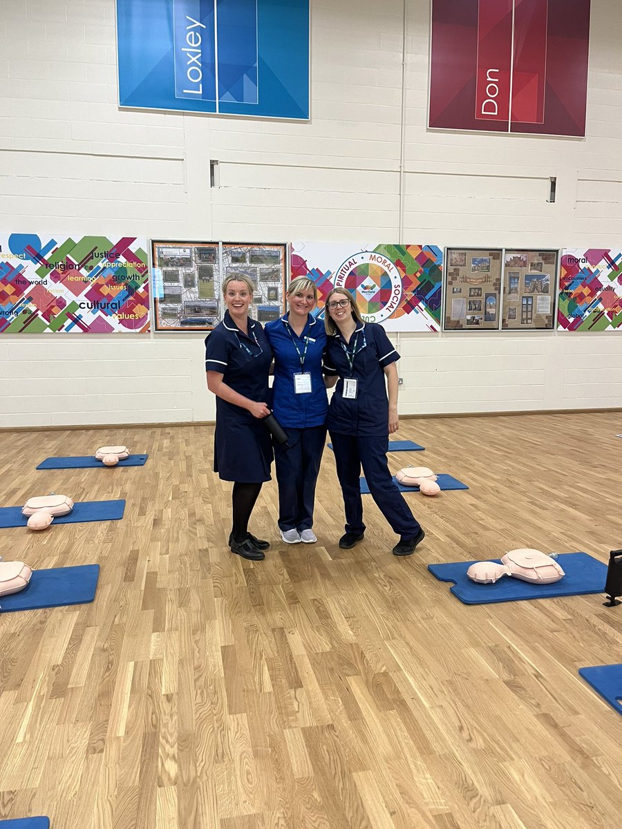 BeckyP2403's tweet photo. #RestartAHeart  Had a great day with colleagues from @SheffieldHosp and paramedics teaching secondary school children @WestfieldSheff a vital life saving skill #cpr @ResusCouncilUK https://t.co/MXMszvZi28