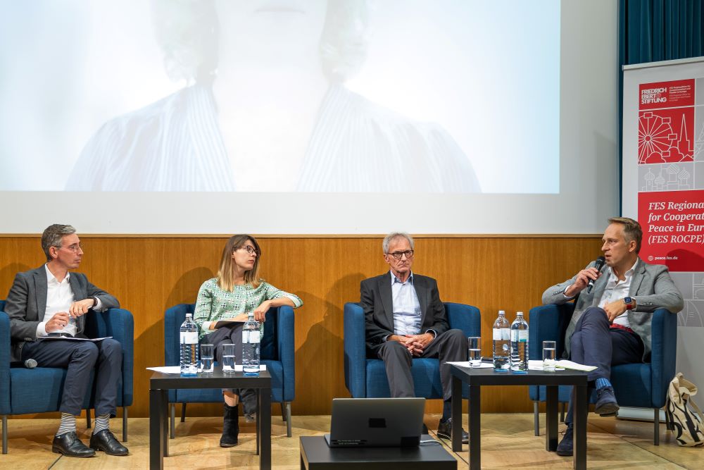 FES ROCPE (@fes_rocpe) on Twitter photo Europe: the ever-sleeping beauty of world politics❓
Read on for how Alexandra Dienes (<a href="/FES_ROCPE/">FES ROCPE</a>), <a href="/vedrandzihic/">Vedran Dzihic</a> (<a href="/InfoOiip/">oiip</a>), <a href="/MayaSionT/">Maya_Sion</a> (<a href="/Mitvim/">The Mitvim Institute</a>) & August Pradetto (em. Prof. <a href="/HSUHamburg/">HSU Hamburg</a>) answered this question in Monday’s public panel of the Vienna Peace and Security Talks👇 Europe: the ever-sleeping beauty of world politics❓
Read on for how Alexandra Dienes (<a href="/FES_ROCPE/">FES ROCPE</a>), <a href="/vedrandzihic/">Vedran Dzihic</a> (<a href="/InfoOiip/">oiip</a>), <a href="/MayaSionT/">Maya_Sion</a> (<a href="/Mitvim/">The Mitvim Institute</a>) & August Pradetto (em. Prof. <a href="/HSUHamburg/">HSU Hamburg</a>) answered this question in Monday’s public panel of the Vienna Peace and Security Talks👇