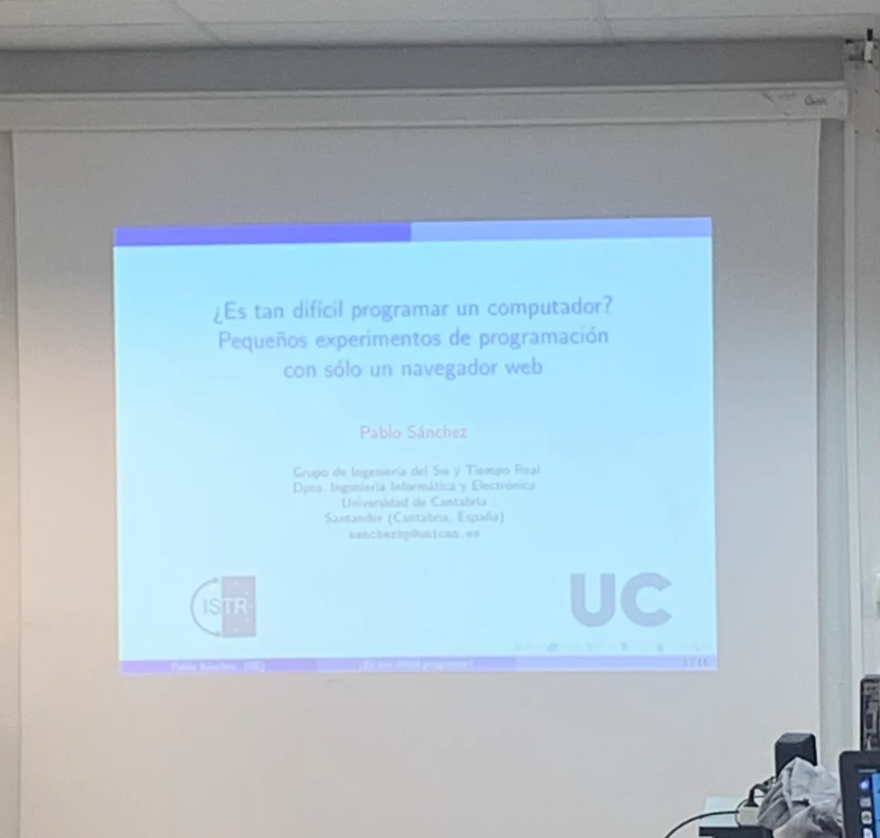 Diapositiva inicial con el título del curso.
