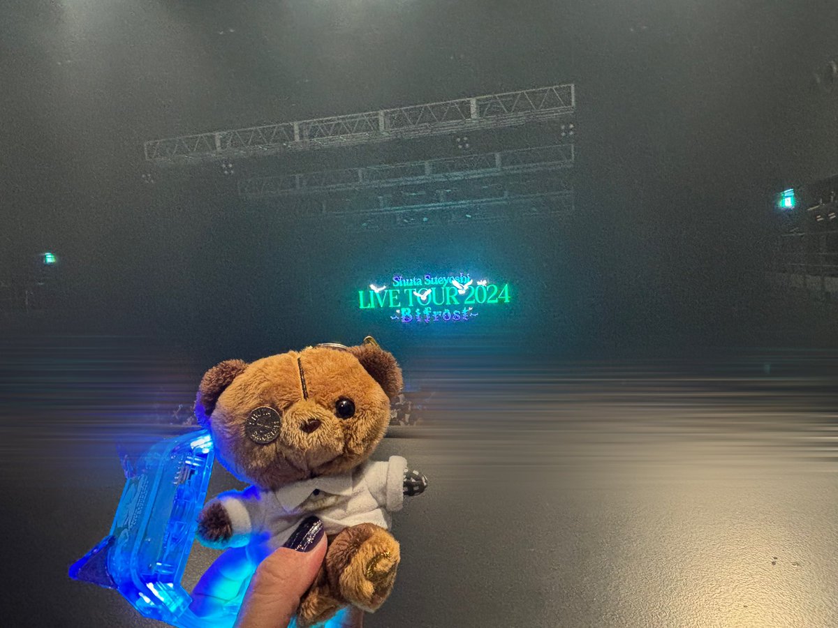 miri30120's tweet photo. 久しぶりの秀太のライブ💖✨️
めっちゃ楽しかった✨️
zeppの2階席は初めてだったけど
最前だったからモニター見るより秀太をちゃんと見れて幸💞
日付入りラババン売り切れたの悔しい!!

また近いうちに会いたいなー
頑張って生きる！( 'ᢦ'  )←

 #Bifröst 
 #ShutaSueyoshi https://t.co/5CfuEOpdhl