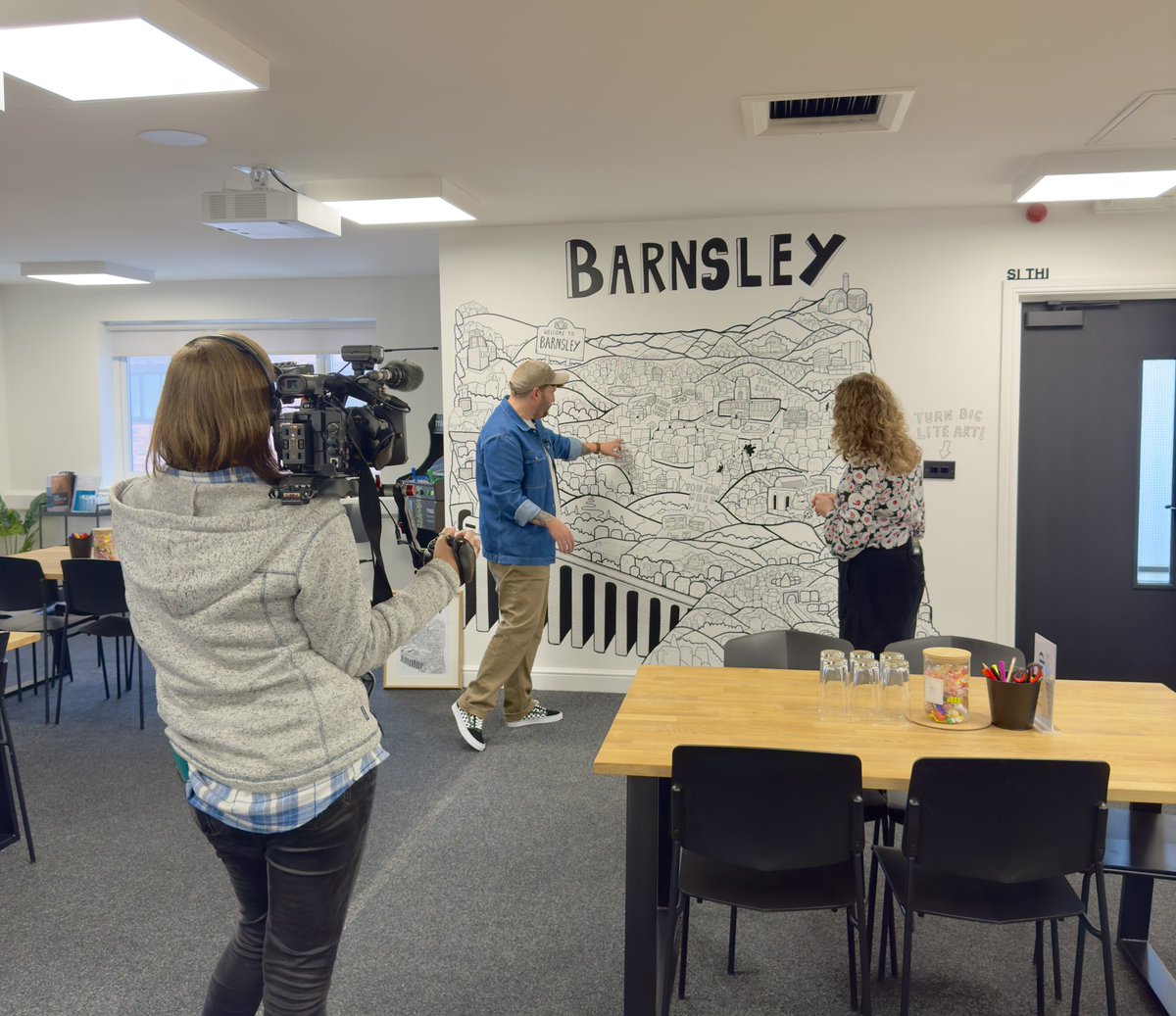 Behind the scenes for <a href="/BBCLookNorth/">BBC Yorkshire</a> today!!! 

On air from 6.30pm tonight 🤍🤍
