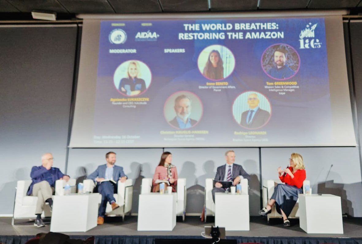 AgnieszkaSpace's tweet photo. As I chair the @iafastro #SustainabilityTaskForce, today I moderated a panel with @irenebenitor Christian Hauglie-Hanssen, Tom Greenwood and Rodrigo Leonardi on restoring the #Amazon because #satellitedata can be very impactful! #IAC24 https://t.co/l1EmxBOsNN