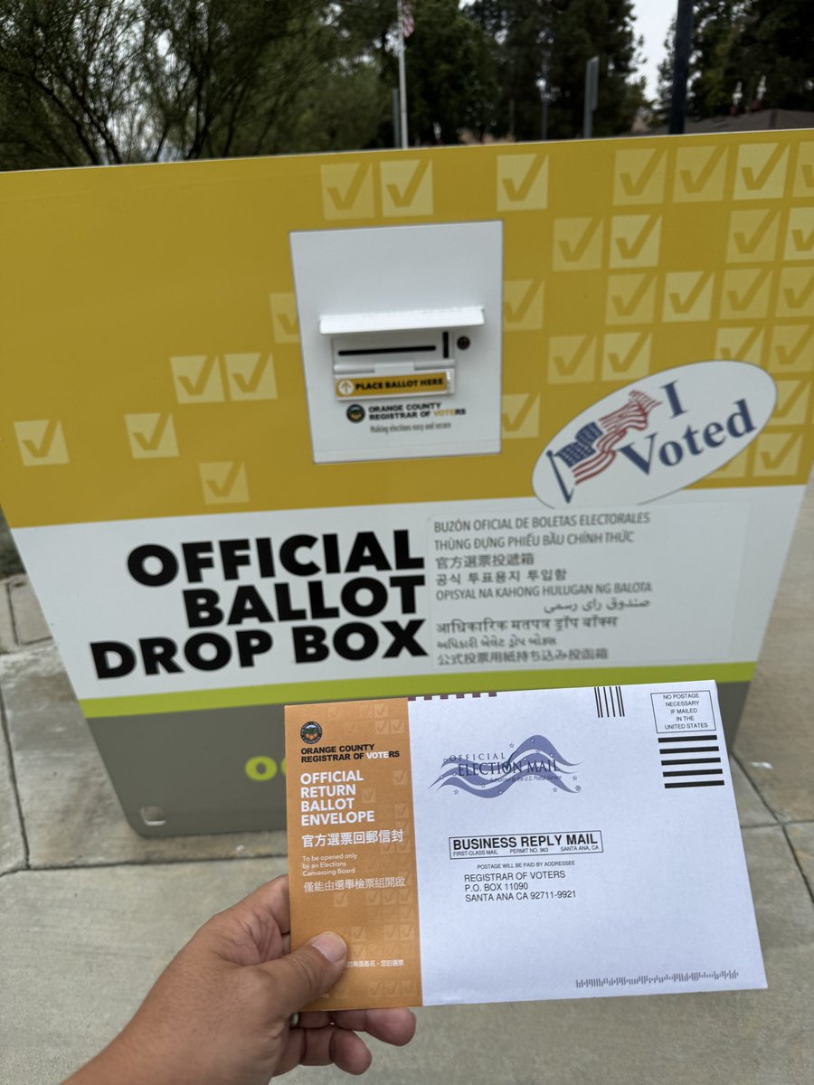 HelloJamieKim's tweet image. 我是加州的共和党选民，我宁愿投票给搅屎棍也不给川普。党内初选时我是投给黑莉的，可惜她退选了。