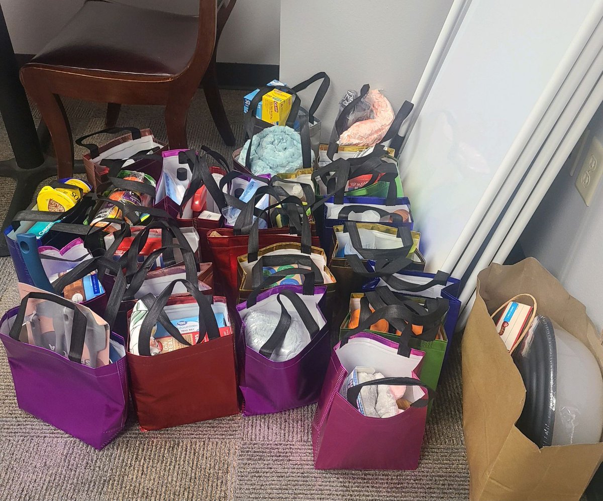 VBandVV's tweet photo. VB&amp;VV Gives Back! This year, we donated to Love INC through donations and putting together gift bags for those attending their classes.
We are grateful to partner with organizations that are doing good in our community! 
#givesback #giving #communityimpact #vbandvv #theresmore https://t.co/QfdotawYeX