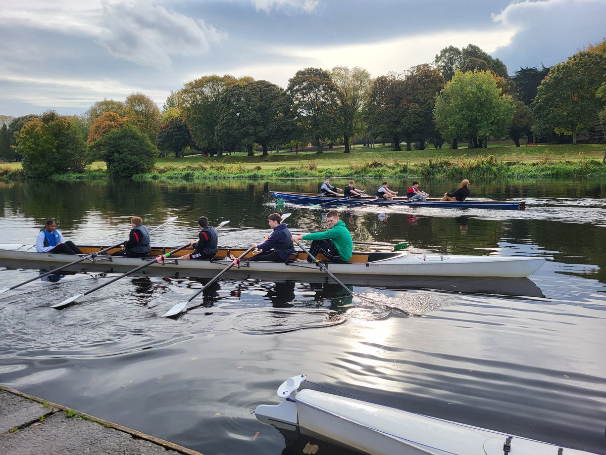 Some of our rowers got out on the water today in Islandbridge for a session on a very calm river thanks to @Get_rowing.