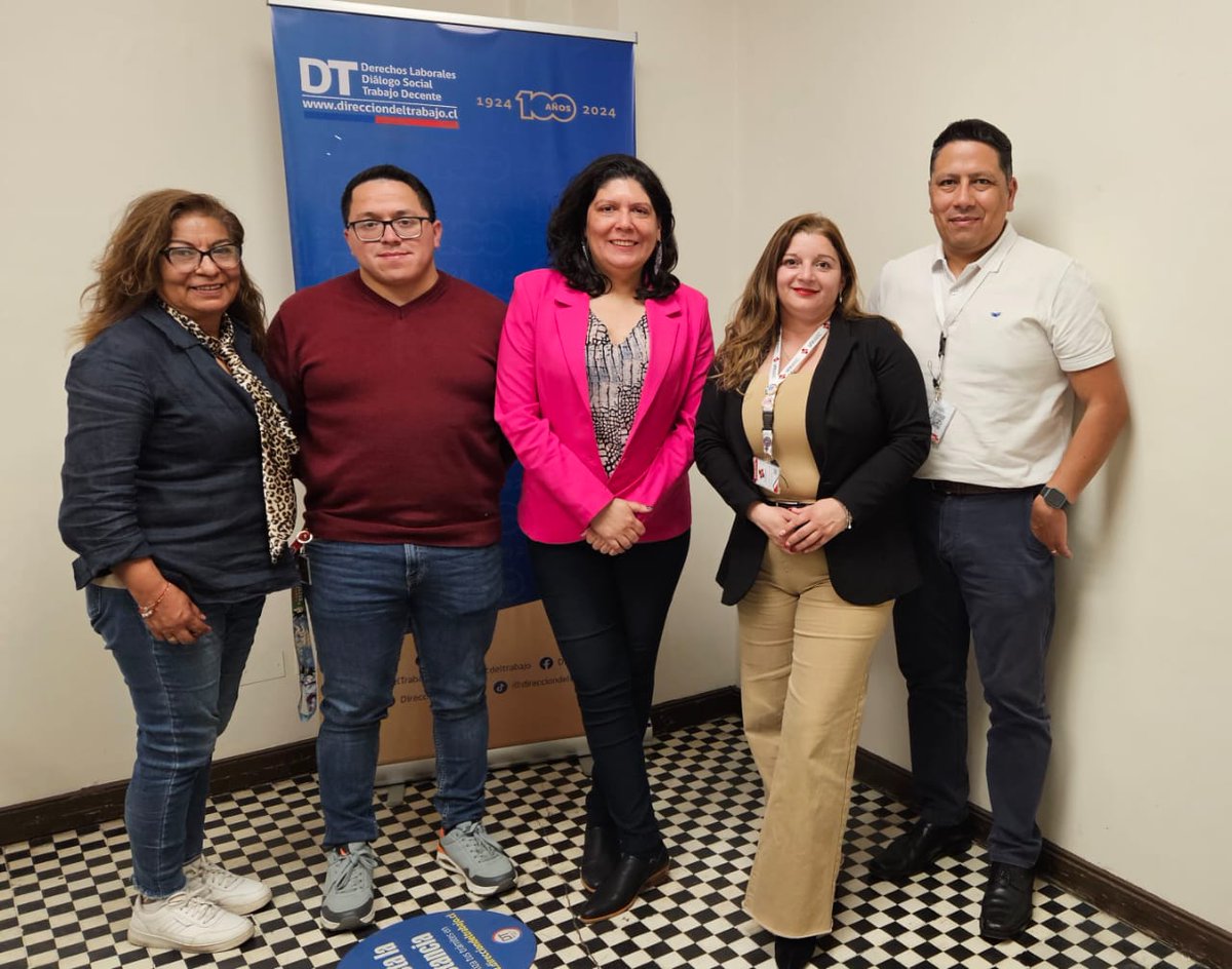 drtmetrooriente's tweet photo. 📍La directiva del Sindicato Unimarc @SindNacUnimarc, se reúne con la  directora regional de la @drtmetrooriente, Antonella Cassi, para resolver dudas sobre la implementación de la Ley Karin. https://t.co/vzim4e0RDm