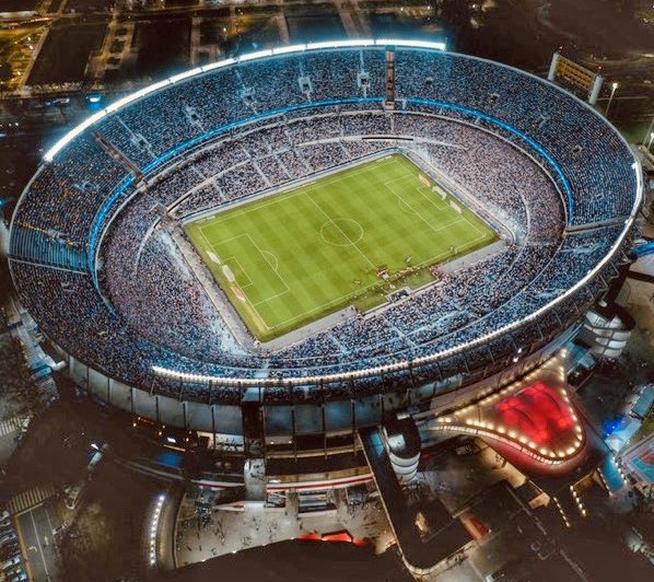 Ayer tuvieron la oportunidad de ir al monumental, miles de hinchas de otros equipos. Entre ellos, seguramente muchísimos de Boca. Una jornada ideal para la familia. Pienso en esos tantos chicos que fueron, especialmente los que sólo conocen la calle Brandsen. Acostumbrados a ir a
