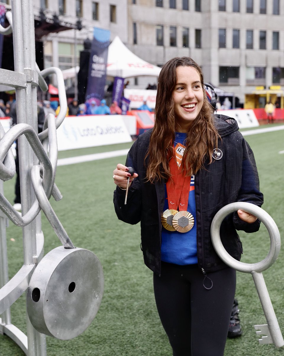 La légendaire Aurélie Rivard, multiple championne paralympique de natation, nous a fait l’honneur de débarrer la cage lors du match de lundi, présenté par <a href="/beneva_ca/">Beneva</a> 🗝️🕊️!

A big thank you, Aurélie 🙌

#Alouettes
