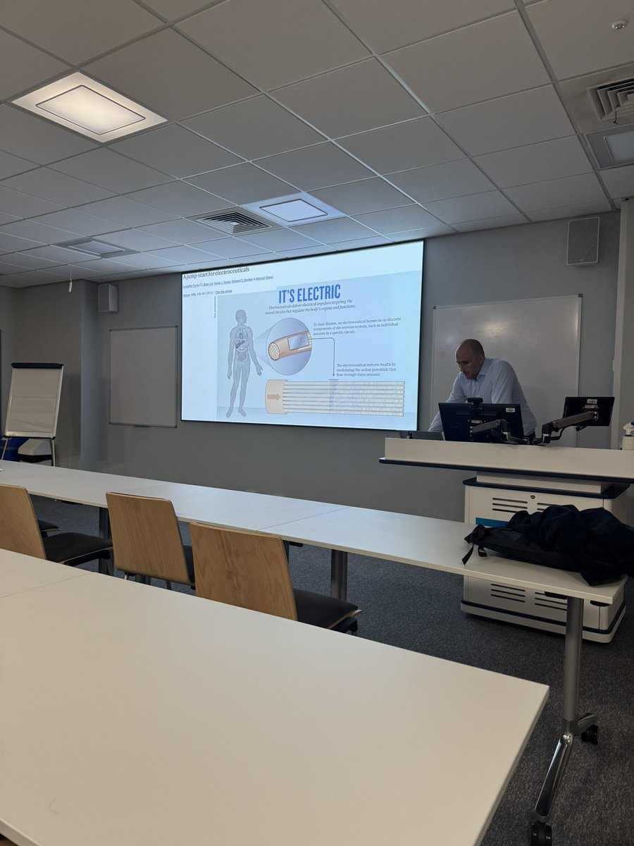 UoN_Pharmacy_BioelecLab (@frankie82uk) on Twitter photo Super excited to welcome <a href="/RolandiGroup/">Rolandi Group</a> work to the floor. Bioelectronics and Bioelectricity at itโs best Super excited to welcome <a href="/RolandiGroup/">Rolandi Group</a> work to the floor. Bioelectronics and Bioelectricity at itโs best