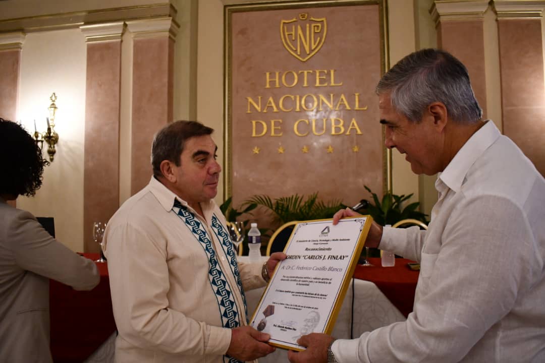 uimunicipalista's tweet photo. El Secretario General UIM GALARDONADO con la más alta distinción científica en Cuba
Federico Castillo recibe el reconocimiento que rinde homenaje a los méritos al desarrollo de las ciencias.
Entregado por el Ministro de Ciencia tras Decreto Presidencial
https://t.co/ATYZW0kjoW https://t.co/MJJdokpv1X