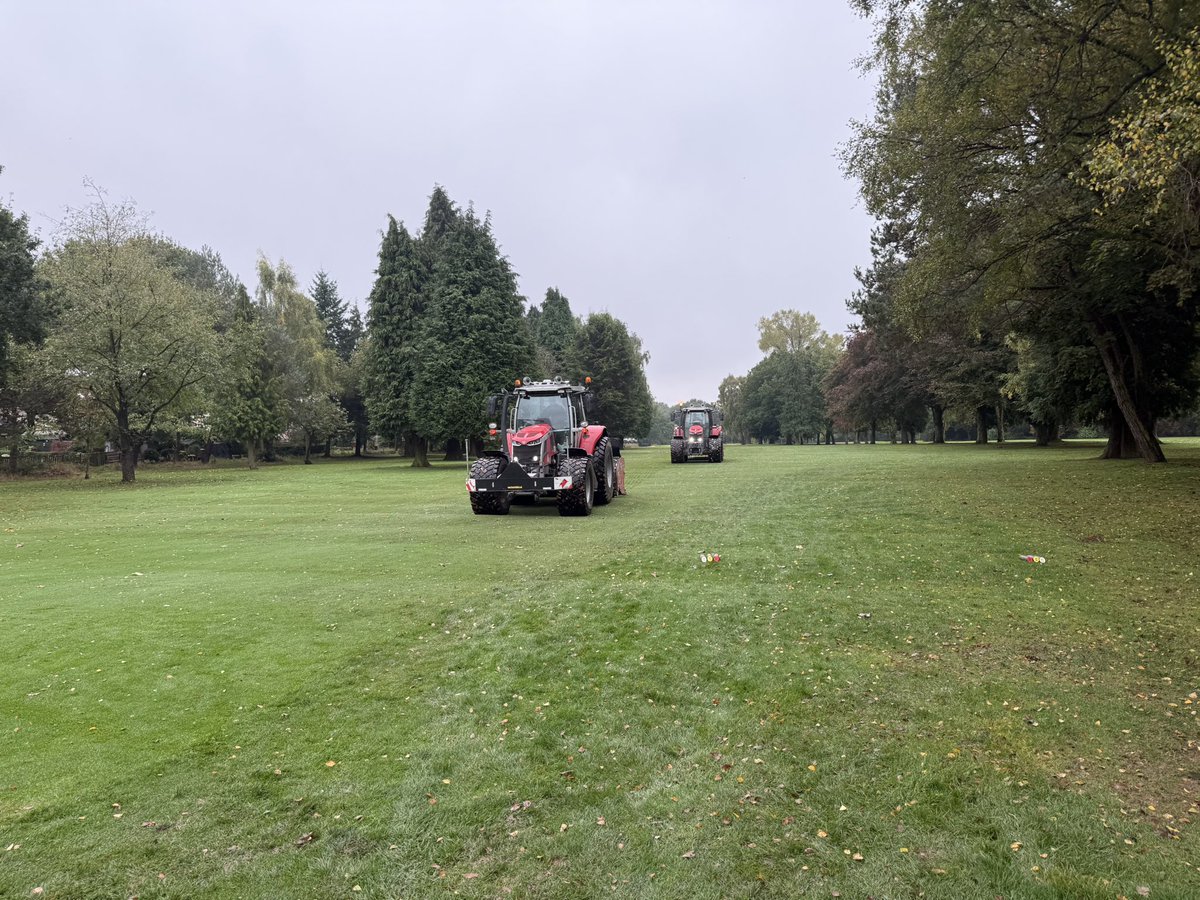 Great to have <a href="/LakesideGm/">LakesideGM</a> in vertidraining fairways, to allow us to continue drainage projects! #turf #golf #drainage #autumn #golfcourse #greenkeeper