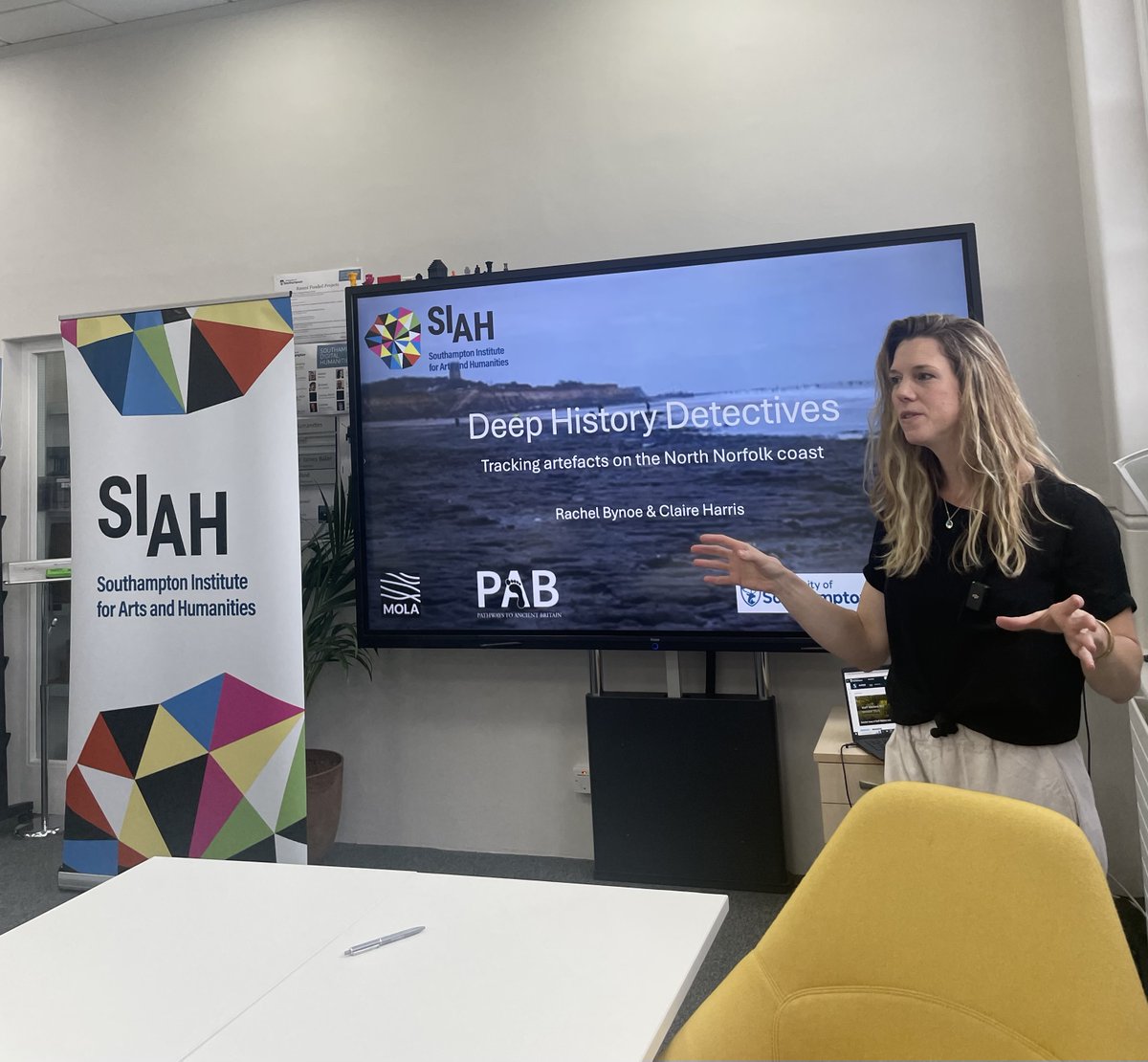Soton_SIAH's tweet photo. @UoSLawSchool @FilmUoS @sotonarch @SotonEnglish @HumanitiesUoS 2/
Between Solidarity and Precarity – Sanctuary and Participatory Arts
Community Tracking of Coastal Artefact Movement at Happisburgh
Exploring Alternative Futures of Work with Women Entrepreneurs of SO14 @HistoryAtSoton 
Navajo Non-Binary and Queer Women in Contemporary Society https://t.co/sw9TkoaW6J