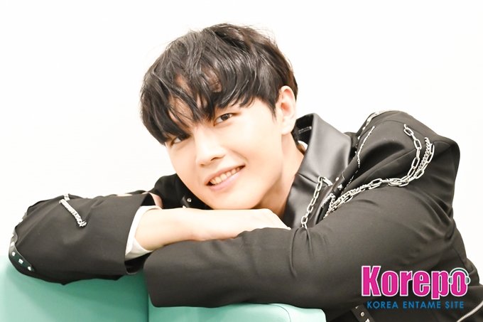 Kkorepo's tweet image. 「個別インタビュー」#UK（元 #Apeace）　3年ぶりに2ndミニアルバム『vivid UK』をリリース！　「絶対諦めない男UKが皆さんを絶対に幸せにします！」
#ユーケイ　#vivid_UK
🔗korepo.com/archives/14790…