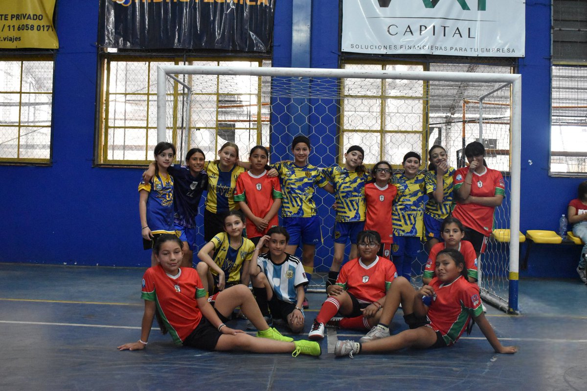 Este viernes más de 350 chicas y chicos vivieron un encuentro en la Sede, organizado por Clubes en Movimiento junto a la Secretaria de Deportes del Club.

🔗 caatlanta.com.ar/deportes/mas-d…

#SomosAtlanta 🟡🔵