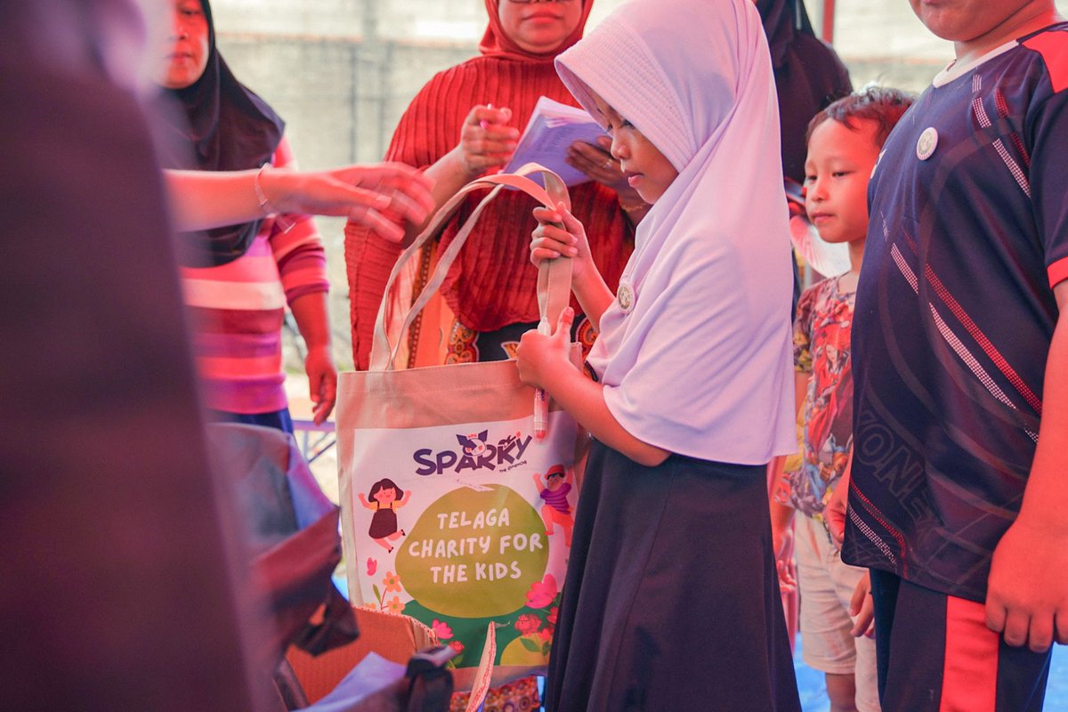 Sparky X Rumah Penyuluhan Kreatif, Indonesia (12/10/2024) 📍

Teaching kids about recycling with a fun game and the Sparky Coloring Book

They learned to separate organic from inorganic waste, understanding its importance for saving the planet

Can you spot Sparky below? 👀