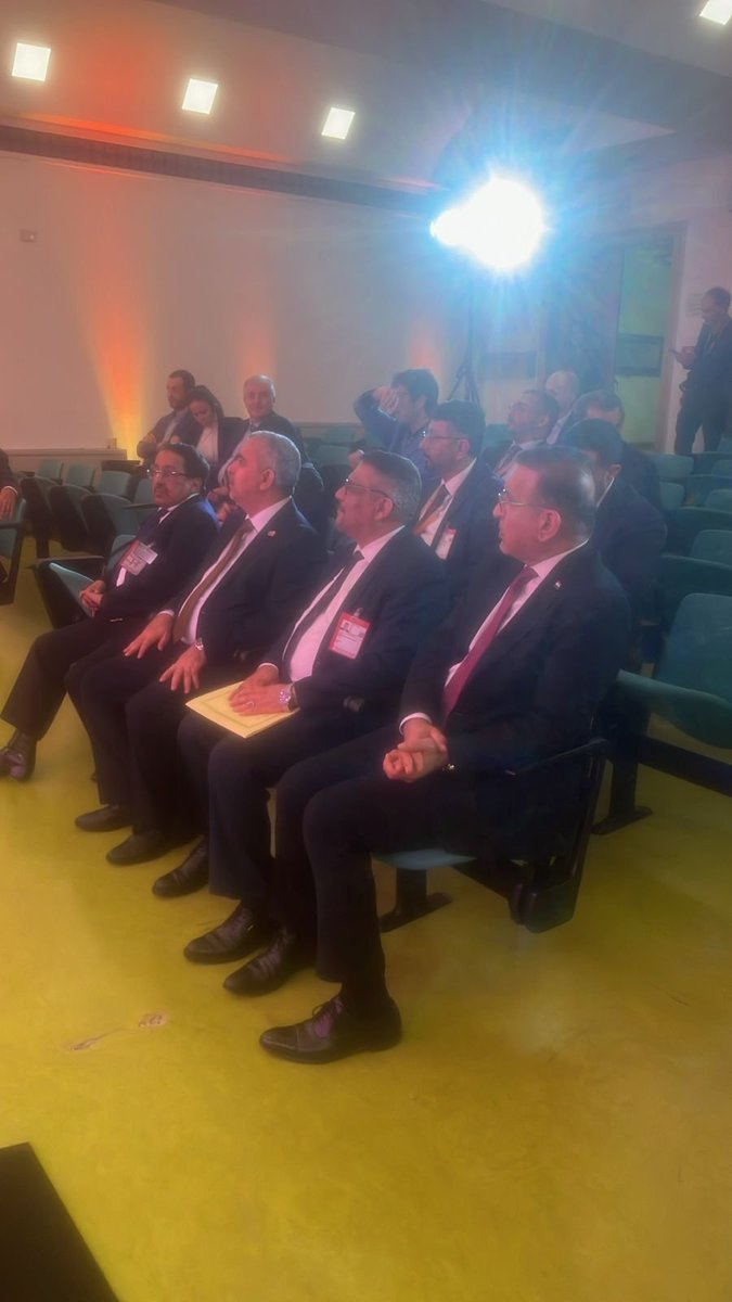 FAOIraq's tweet photo. 🤝At @FAO HQ #HandinHand Investment Forum, attended by HE Iraqi minister of agriculture🇮🇶 &amp; HL delegation, deputy minister presented investment potentials that support agricultural sector🌾&amp; selected agri-food value chains🍲based on joint success with FAO supported by @EUinIraq https://t.co/8fCbR5NixV