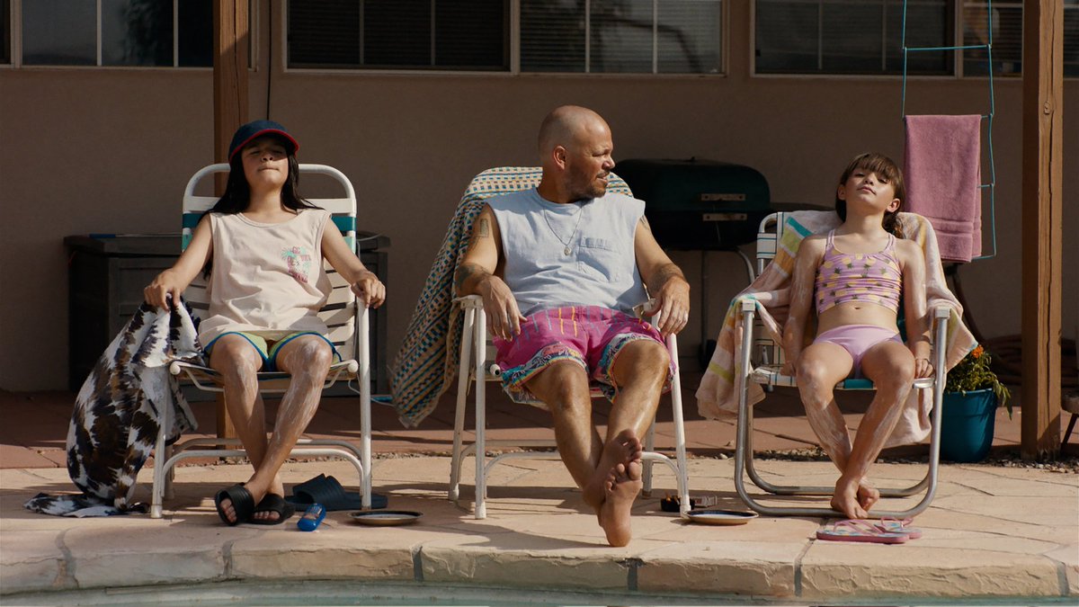 Spoilerpiece's tweet photo. We love IN THE SUMMERS. A bittersweet, wrenching, and poignant Latine film, it features expressive acting; René Pérez is exceptional. Via sensitive writing and mise-en-scene, it movingly explores sisterly bonds & fractured family dynamics.
https://t.co/YZzcXrZhr3
#InTheSummers https://t.co/Bw0xxD3QvJ