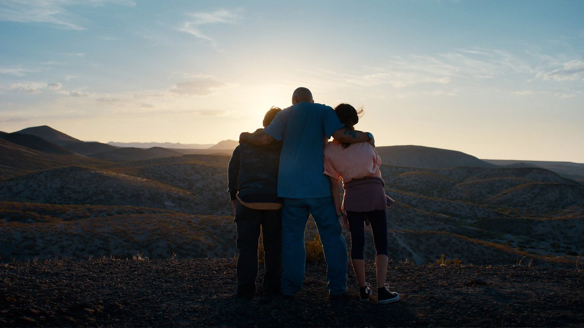 Spoilerpiece's tweet photo. We love IN THE SUMMERS. A bittersweet, wrenching, and poignant Latine film, it features expressive acting; René Pérez is exceptional. Via sensitive writing and mise-en-scene, it movingly explores sisterly bonds & fractured family dynamics.
https://t.co/YZzcXrZhr3
#InTheSummers https://t.co/Bw0xxD3QvJ