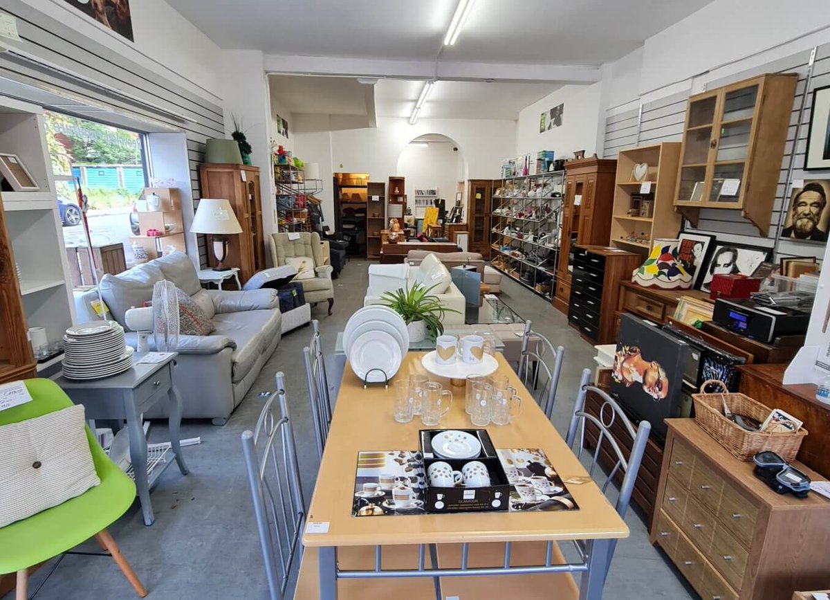 Happy Saturday! Looking for a bargain? Visit our stores today in Plumstead (10am-5pm) or Poplar (10am-4:30pm) for quality second-hand furniture, household goods, clothing, and more.  
(Click here for shop locations emmaus.org.uk/greenwich/our-…)

#emmaus #thrift #charity