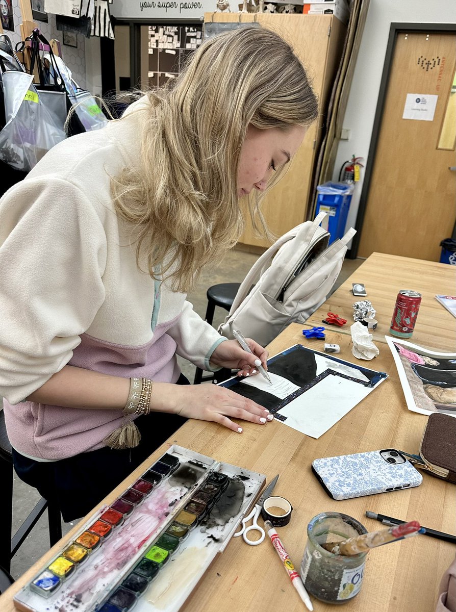 klundstromatmv's tweet image. Hearing stories from young artists as they prepare their #APArt portfolios. 
Thoughtful. Insightful. Connected. Personal. Detailed. #weareallonajourney #weareallartists @TheMVSchool