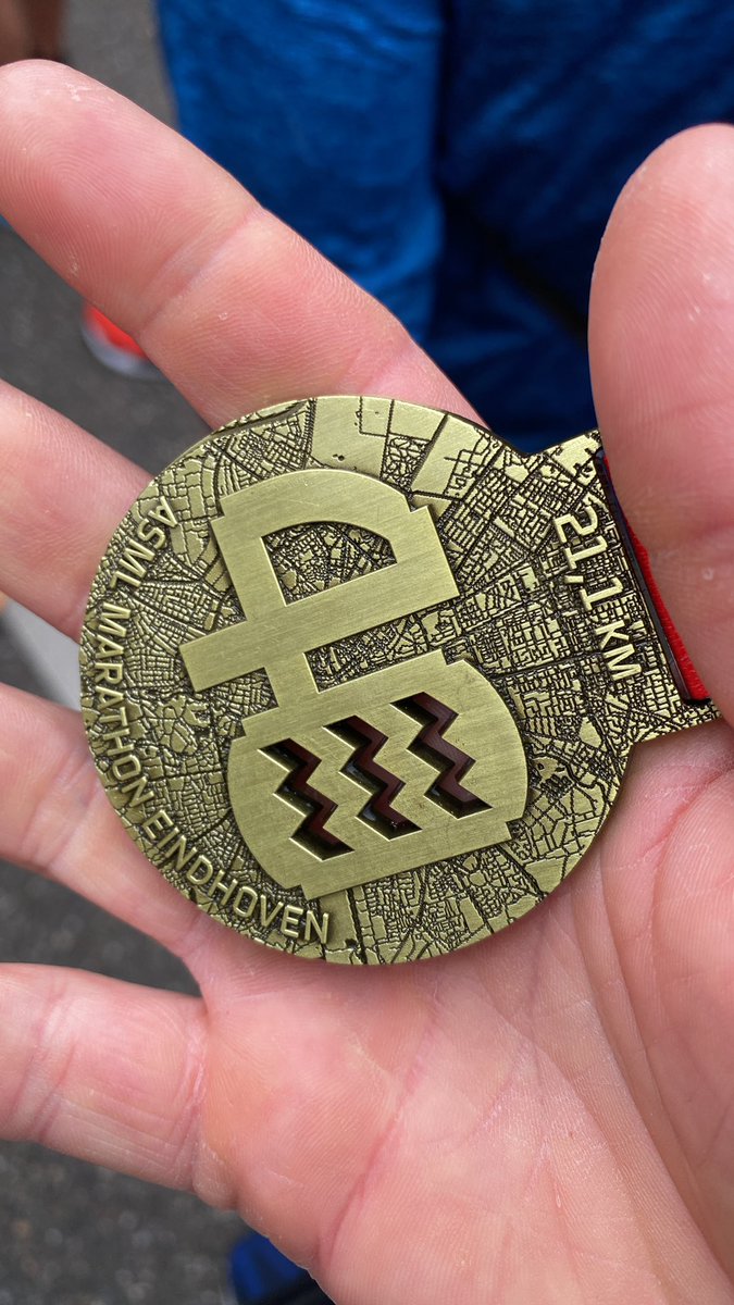 Eindhoven 1/2 marathon be like: started in the last wave, decided to make it an “easy long run” in heart rate zone 1-2. Enjoyed myself much more, didn’t give flick when people passed me and managed to cheer them early quitters to start running again ✌️