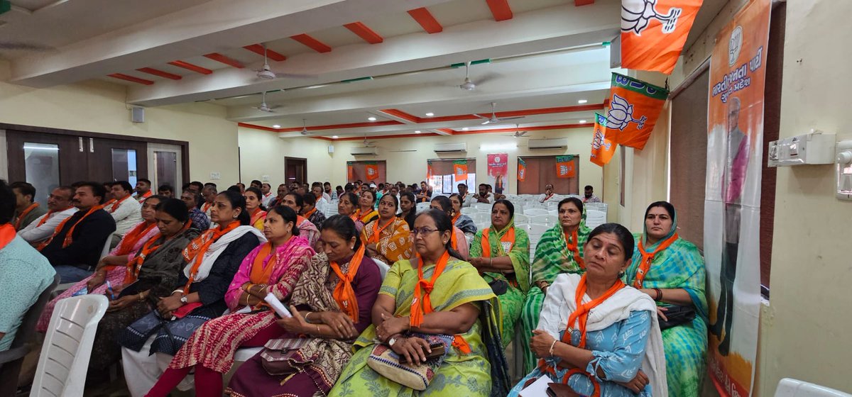 vimal_kagathara's tweet photo. આ કાર્યશાળામાં સક્રિય સદસ્યતા અભિયાનના શહેર ઇન્ચાર્જ શ્રી લાલજી ભાઈ સોલંકી, જીલ્લા પ્રભારી સક્રિય સદસ્યતા અભિયાન ભાનુભાઈ મેતા,જીલ્લા સહાયક શ્રી સુરેશભાઈ વસરા, ધારાસભ્યશ્રી,સંગઠન અને કોર્પોરેશનના પદાધિકારીઓ,આગેવાનો તેમજ મંડલના પ્રમુખ-મહામંત્રીઓ અપેક્ષિત કાર્યકર્તાઓ ઉપસ્થિત રહ્યા https://t.co/dTFb2WefKS