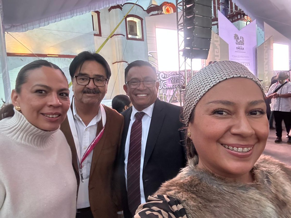 Es un gusto acompañar a <a href="/TonantzinFdz/">Tonantzin Fernández</a>, Presidenta Municipal de San Pedro Cholula a su toma de protesta y a sus regidores, una mujer entregada y de principios de la 4T, al fin llega la transformación a este municipio. Se que llevará a cabo un gobierno cercano a la ciudadanía.