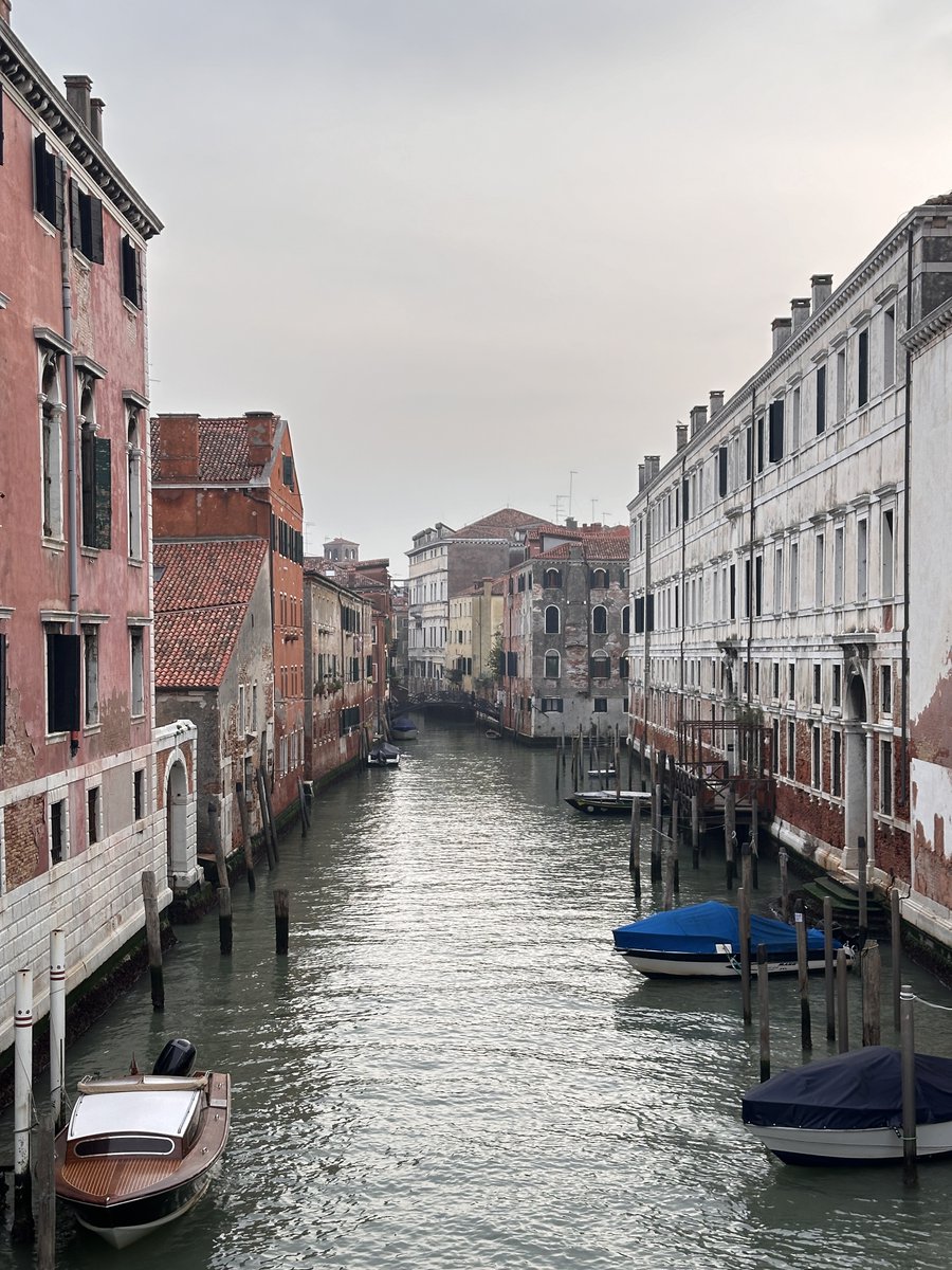 🌤 «Riflettere è molto laborioso, ecco perché molta gente preferisce giudicare» (Baltasar Gracian). Buongiorno, amici!

#21ottobre