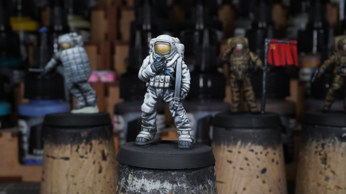 MalevMinis's tweet photo. Rest your eyes from GD entries, weary scroller. Lay them upon thine works, these Astro(cosmo)nauts for the alt history game #Lunar from #Blacksitestudios #miniaturepainting https://t.co/Ochsz75qqi