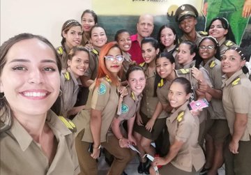 GteGuines's tweet photo. Hoy se cumplen 65 Años de la creación del  Ministerio de las Fuerzas Armadas Revolucionarias. Una felicitación gigante a todos los que siempre  han estado y están al servicio de nuestra patria.#CubaMined #TenemosMemoria @MinfarC #DGEPVillaclara @GteGuines https://t.co/N7Dnxq1Ip6