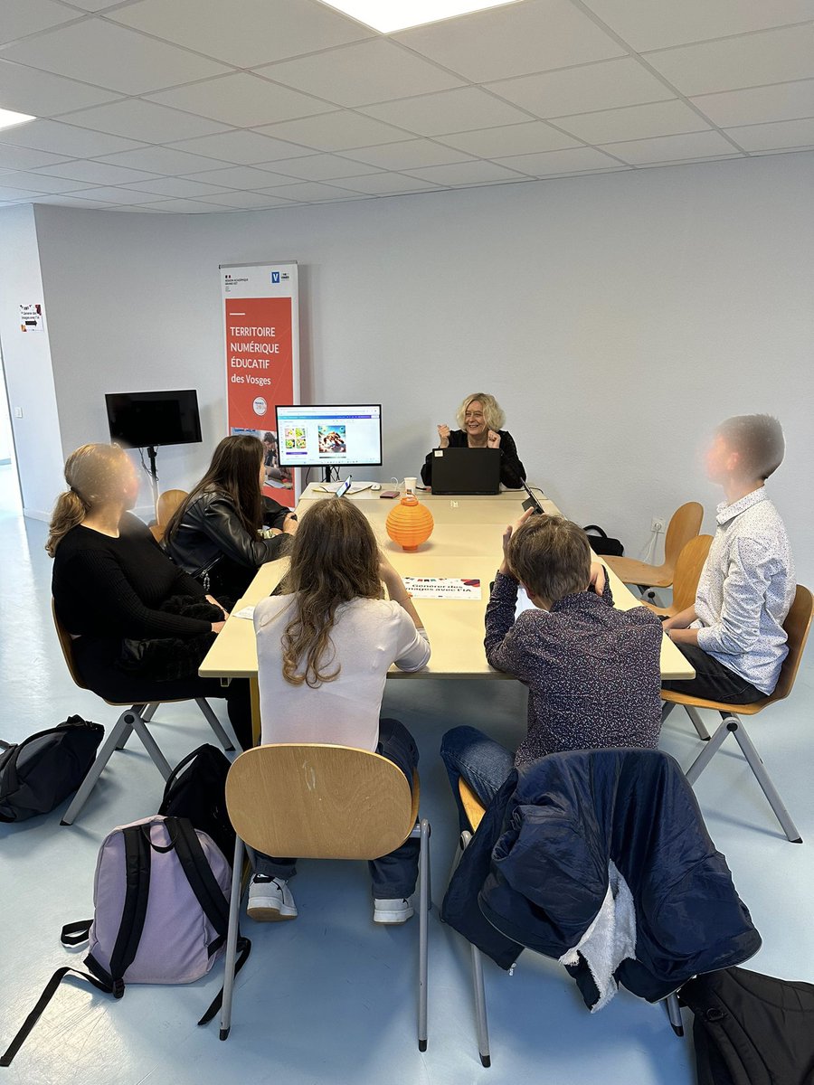 dane_nancy_metz's tweet photo. ↪️Zoom sur les différents ateliers du FESTI'LAB à Darney ! Les communautés éducatives #1D et #2D collaborent avec les élèves pour découvrir et expérimenter de nouveaux outils interactifs. C'est une journée riche en apprentissages et découvertes.
#TNEVosges #CD88 #Numérique #BUN https://t.co/AFssidkBl5