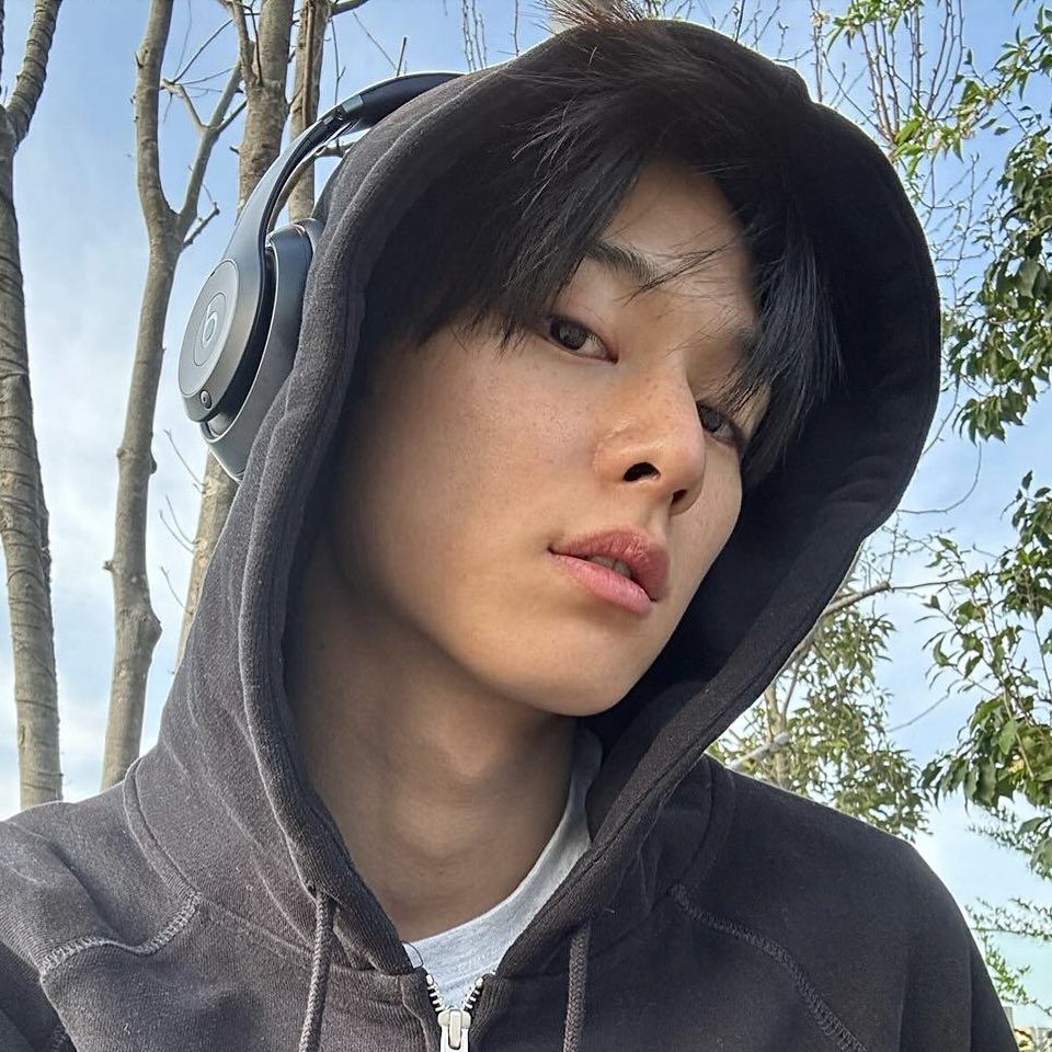 KISSYJEONS's tweet photo. pretty freckles https://t.co/CzIH5D5SOk