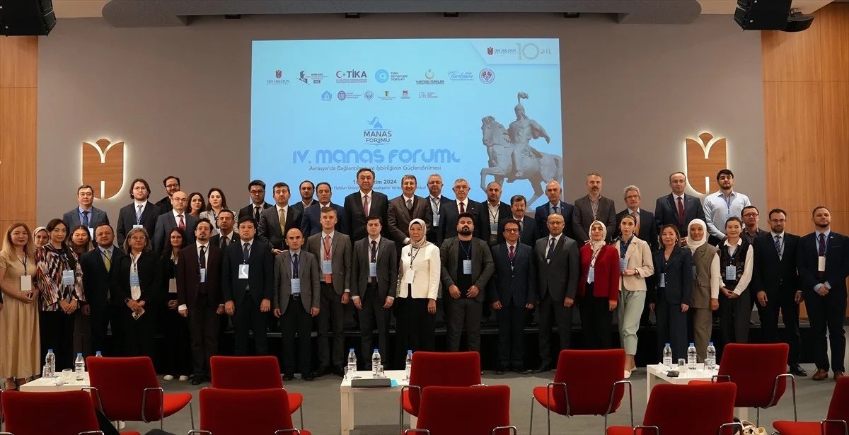 İbn Haldun Üniversitesi Haydar Aliyev Avrasya Çalışmaları Uygulama ve Araştırma Merkezi ev sahipliğinde düzenlenen IV. Manas Forumu “Avrasya’da Bağlantıların ve İş Birliğinin Güçlendirilmesi” kongresinde Türk dünyasının geleceğini tartışılıyor.