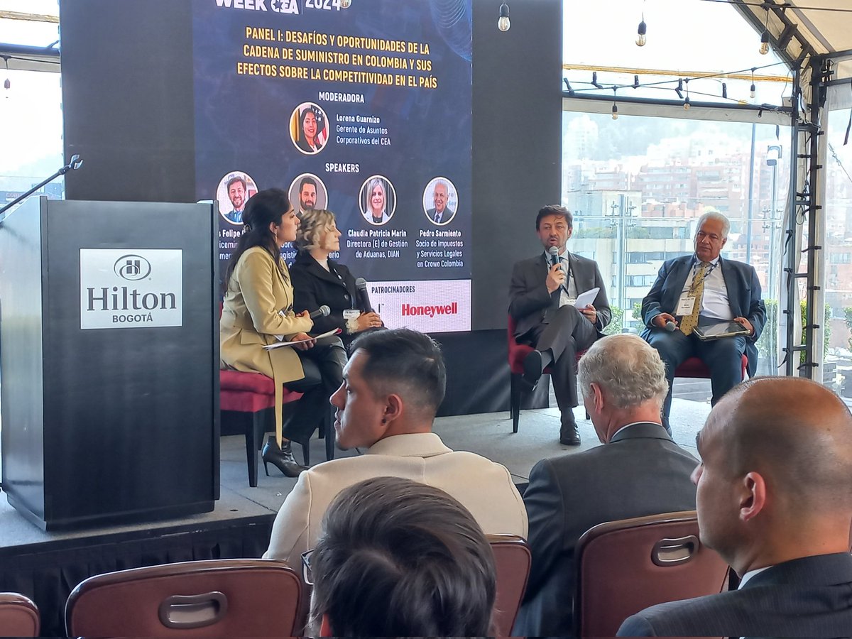 FQuinteroSuarez's tweet photo. #AEstaHora en 'Semana de la Seguridad' del @CEAColombia hablando sobre los desafíos y oportunidades de la cadena de suministro en Colombia y sus efectos sobre la competitividad. Desde #GobiernoDelCambio trabajamos en diversificación de oferta y atracción de inversión sostenible. https://t.co/LdRYu2FpKi