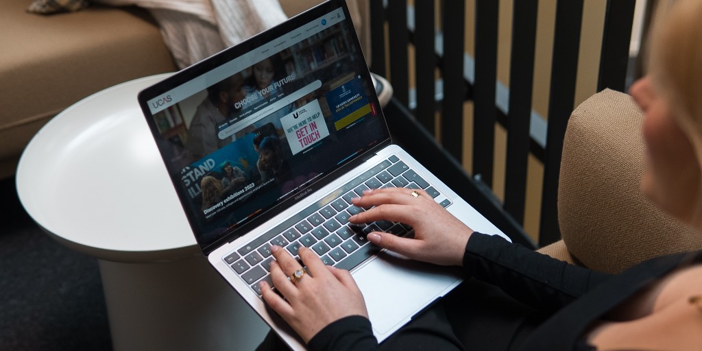 🎓Are you helping a young person navigate their university application? Check out this step-by-step guide on completing each section of the UCAS application: bit.ly/3YsHIvX