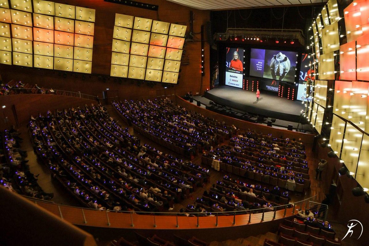 Una cosa grossa e spaventosa sta correndo verso di noi con aria minacciosa: perché restiamo a guardare?

Non tutti i rischi sono prevedibili, ma quasi tutti sono affrontabili: con #MicheleWucker e il suo “rinoceronte grigio”, parliamo al #LeadershipForum del legame tra leadership