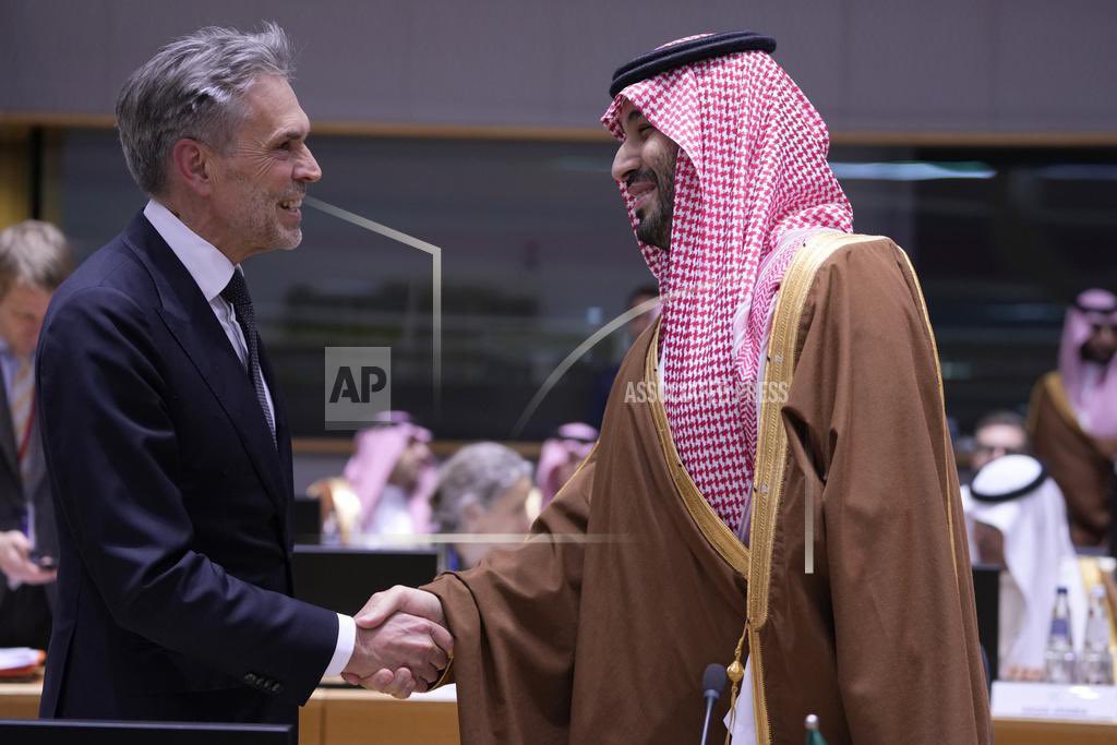 زعيم إبن زعيم إبن زعيم 

وزعامة الشرق الأوسط تزهى بك .. ❤️🇸🇦

#محمد_بن_سلمان
#القمة_الخليجية_الأوروبية