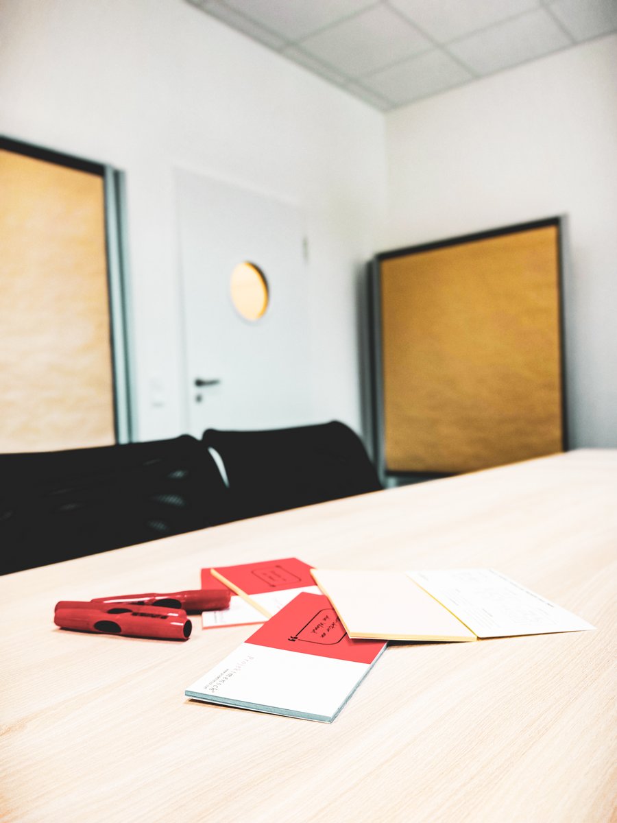 Gut vorbereitet. Heute Abend geht es bei uns im Strategieworkshop um Demokratie. Zu Gast: Das lokale Bündnis dafür. Dafür engagieren wir uns gerne. Schön, in Freiheit in einer #Demokratie zu leben.

 #BündnisFürDemokratie #gemeinsamWasAufDieBeineStellen #ZukunftGestalten