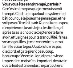 tleplat's tweet photo. Dans la remarquable itv de @raphaelvarane dans @lequipe, cette idée : le joueur doit apprendre à penser par lui-même. Le "tu t'occupes du foot et nous du reste" est criminel. Penser s'apprend, s'exerce tte sa vie. 'Sapere aude !' (Ose savoir) c'est la devise de la philo, hein. https://t.co/Ch5IRFyk3V
