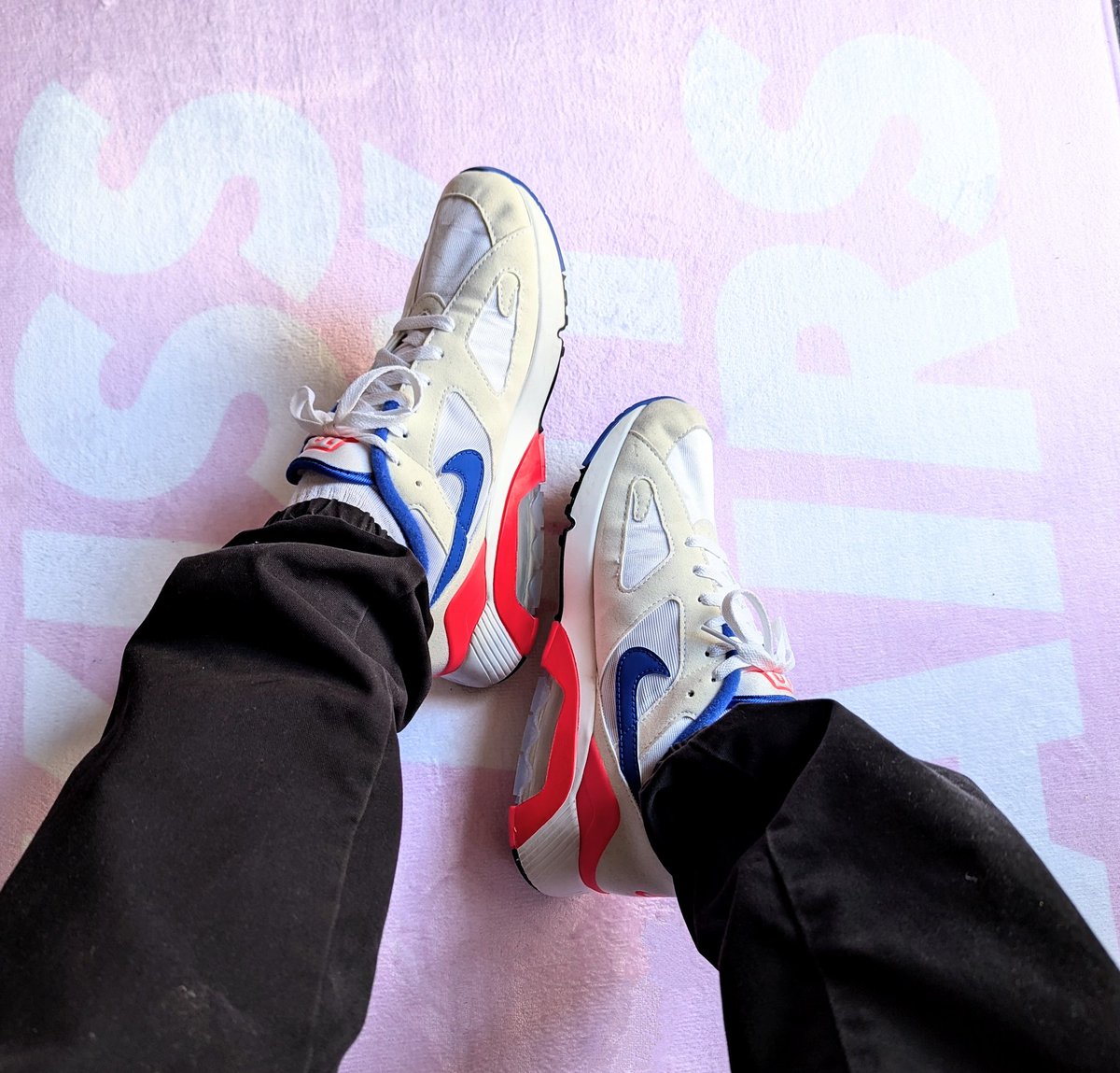 DJLBIZ's tweet image. Kiss My Airs ❤️
#air180 #airmax180
#woft #kotd #air180ultramarine #nike #sneakers #wearyourair #snkrsliveheatingup #urbansyndicate