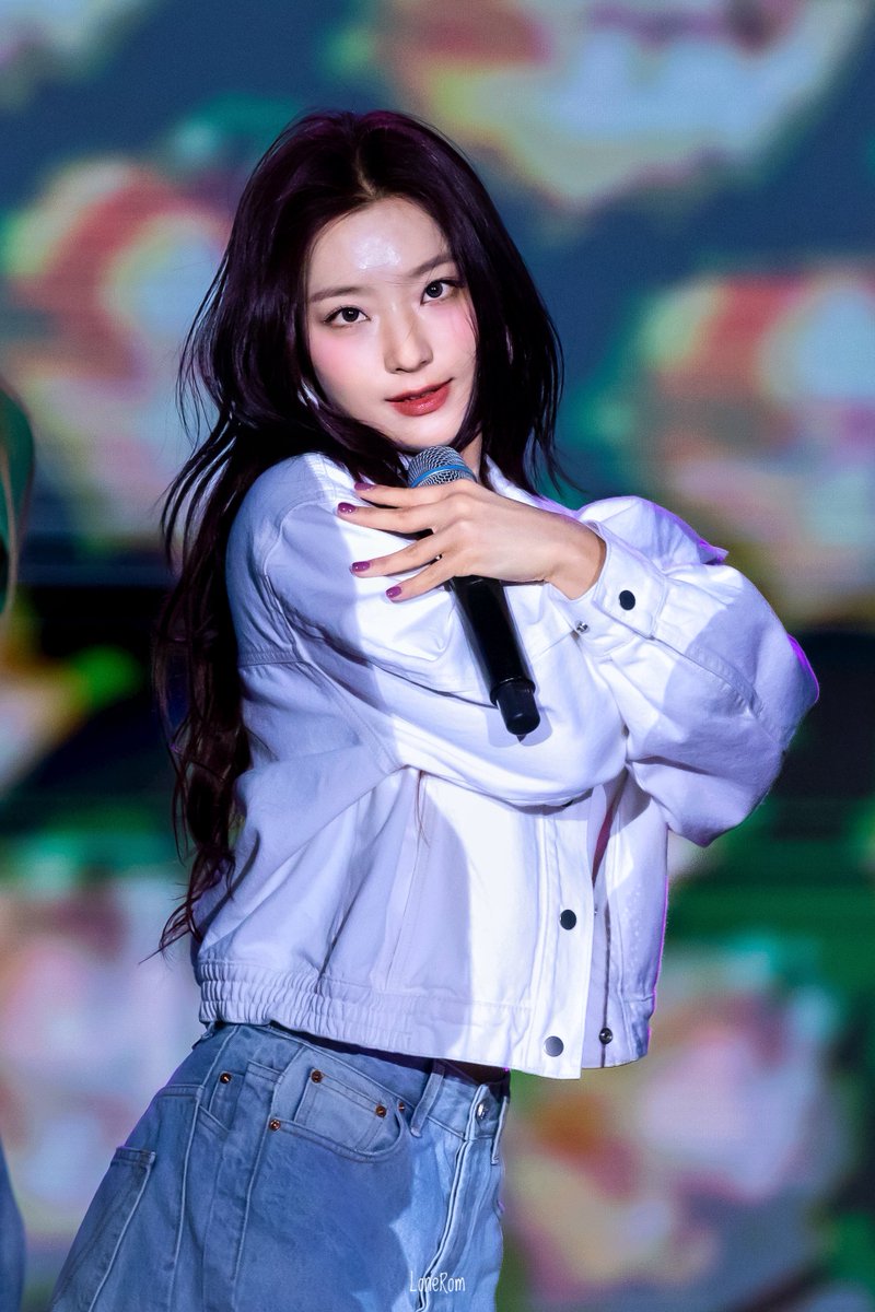 lonerom0107's tweet photo. 240927 한성백제문화제 이새롬

#프로미스나인 #이새롬 #fromis_9 #LeeSaerom https://t.co/A69sGYsVsx