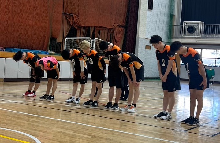 ygankichi's tweet photo. 日曜日は男子8部秋季リーグ戦にて２戦２勝❗これで４戦４勝となりました⤴️
男子もオイコスプロテインドリンクのおかげかな😅
#BGU男子バレー部
#オイコスプロテインドリンク https://t.co/JyYbGoAHF6