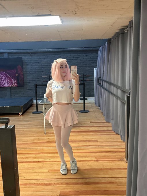 2 pic. Me gustó mucho mi ropita de ayer ? https://t.co/hVDuCvsZyK