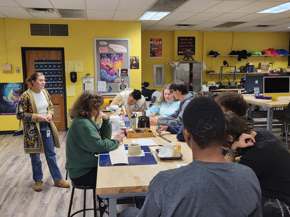 EllenEyth's tweet photo. On today's episode of "chats with Julia" @Center4Victims in Expect Respect's flex, we are discussing healthy ways to break up. #beSafe @southallegheny #expectRespect #breakingupishardtodo
@JuliaPugar https://t.co/LTIGwohmhv