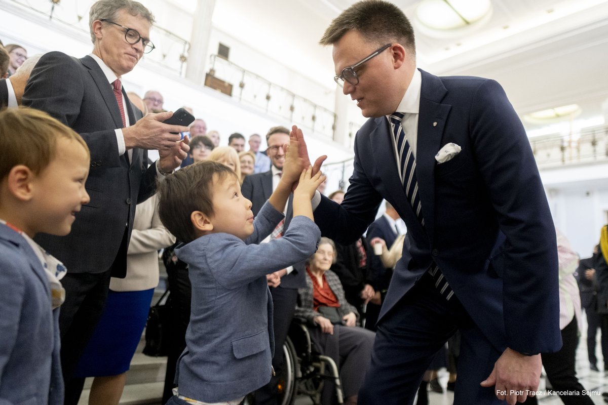 🇵🇱🤝🇳🇿W Sejmie otwarto wystawę poświęconą wstrząsającej historii 733 polskich dzieci, które wraz z opiekunami, w czasie II wojny światowej zostały wywiezione do łagrów na Syberii, a stamtąd wraz z armią Andersa wędrowały przez Iran i Indie, by w końcu trafić do Nowej Zelandii,