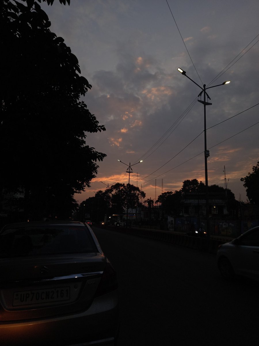 Shristi204's tweet photo. All I got🌻🌼🛵💨 https://t.co/Z7ntAnDQx8