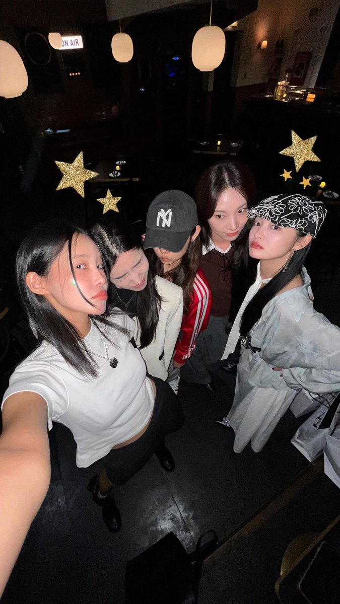 forever my beloved babies, i really wish them nothing more but health and happiness. seeing them together like this seriously brought back so manh good memories throughout the years i was with them literally every minute