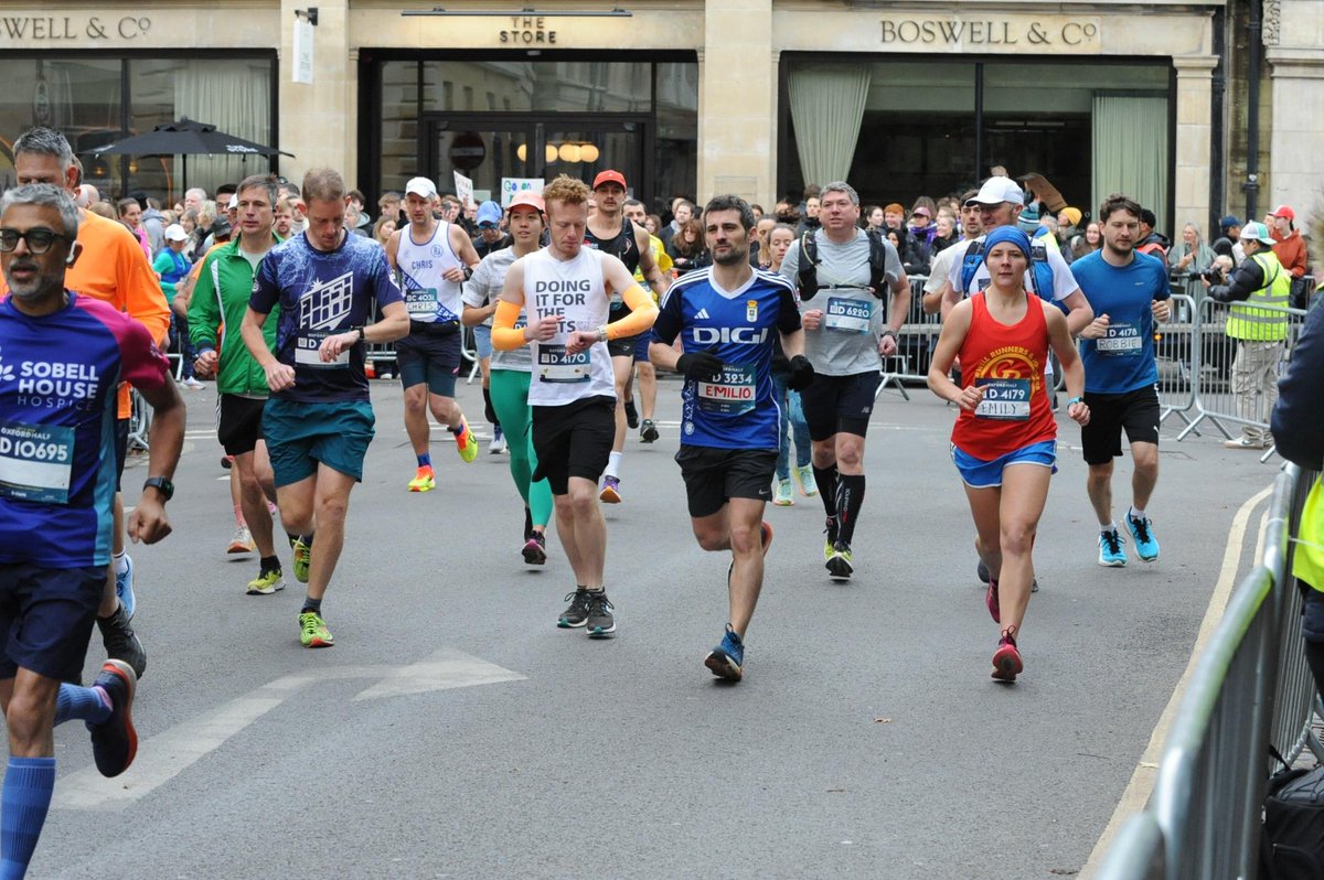 MartinezPanedaE's tweet photo. Had a great time at the Oxford Half Marathon @OxfordHalf last Sunday, seeing many friends and colleagues (@HMCOxford, @oxengsci). Unbeatable city landscape. And very happy with my time too! (1 h 42 min, 4:48/km) #OxfordHalf https://t.co/WZ6eYORMaN