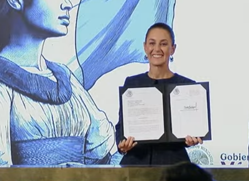 cursorenla's tweet photo. Firma la presidenta de México decreto de la LFT en materia de trabajo en plataformas digitales.
La presidenta #ClaudiaSheinbaum agregó que son más de 658 mil personas que serán beneficiadas.
https://t.co/34gUwrURDV https://t.co/D4ErHAGvRF