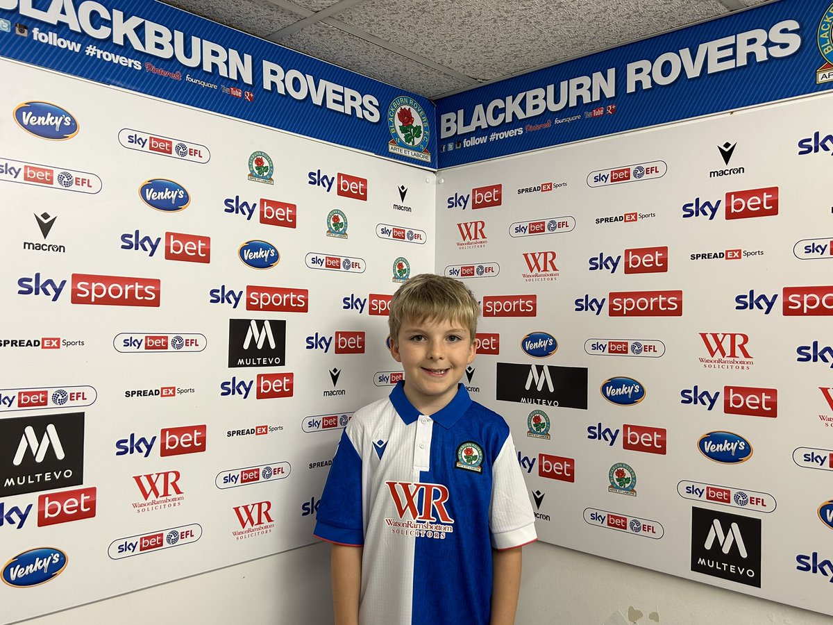 PeoplesAndy's tweet photo. Sporting his new #LewisTravis shirt and a visit to the @alanshearer suite! https://t.co/QV9zr54UKU